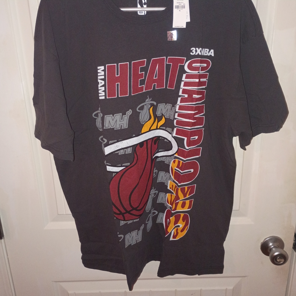 Old Navy Black Graphic Tee with White Tag
